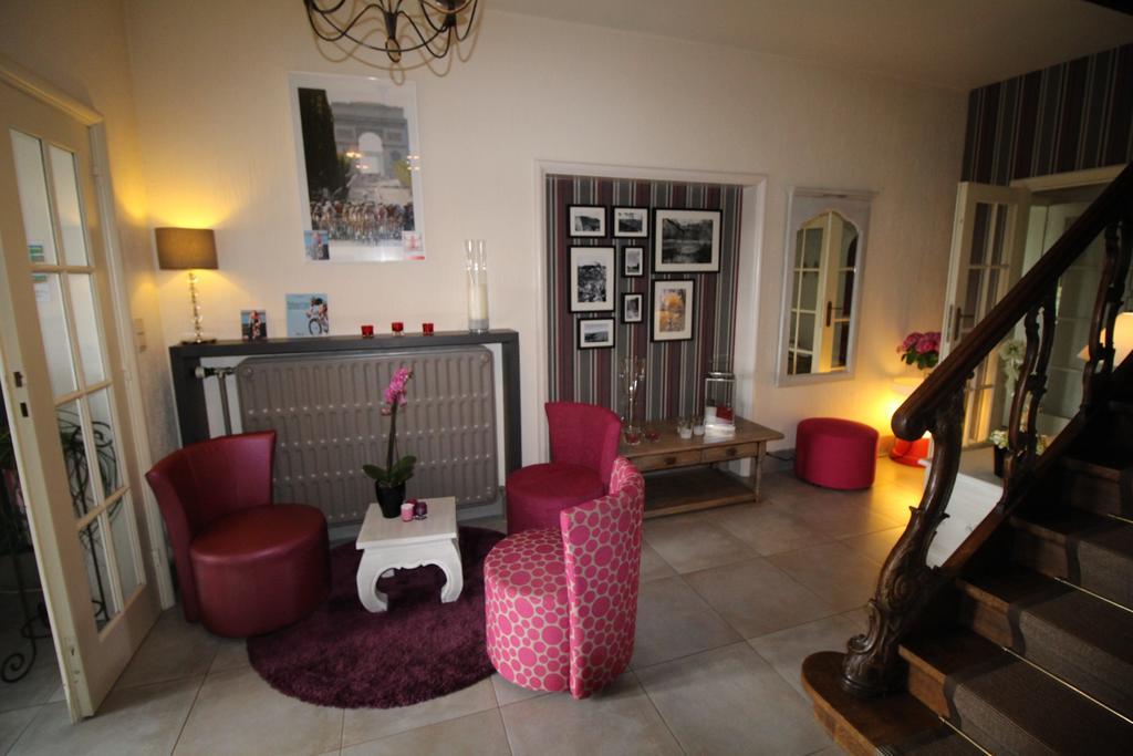 Les Alisiers Hotel Nadrin Buitenkant foto
