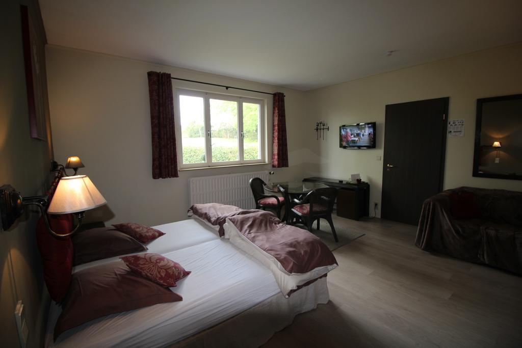Les Alisiers Hotel Nadrin Kamer foto
