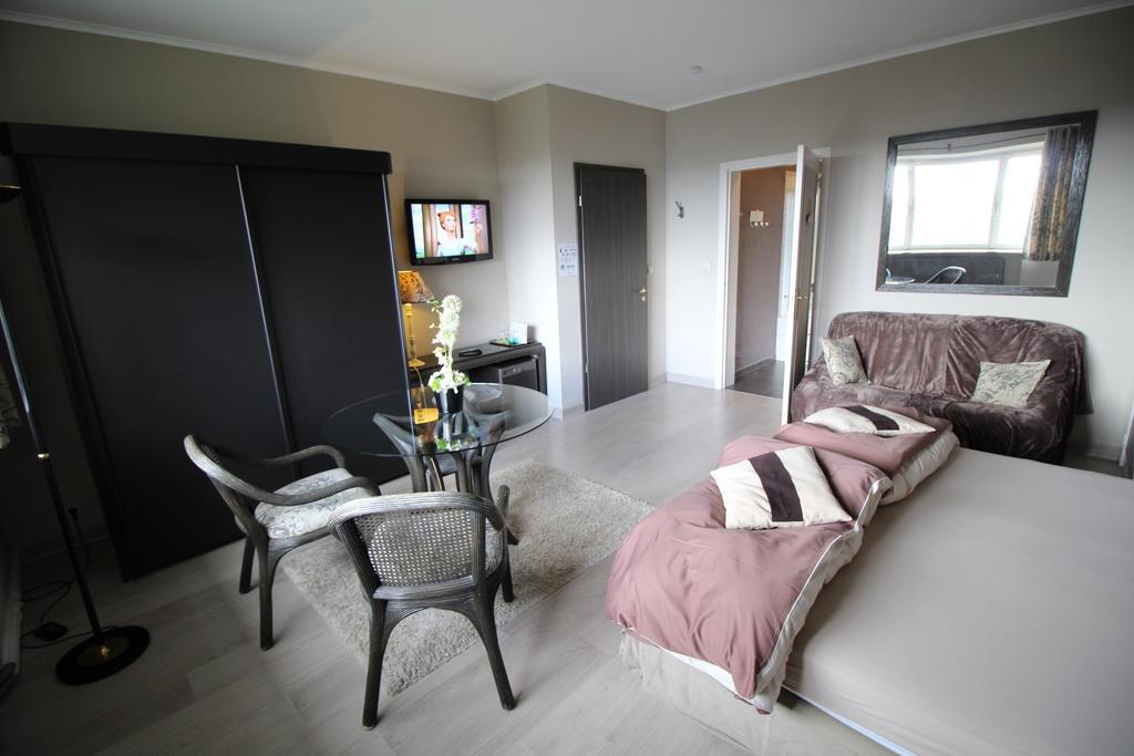 Les Alisiers Hotel Nadrin Kamer foto