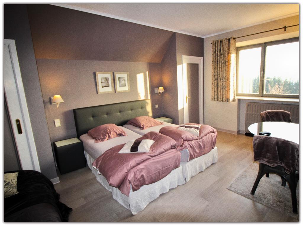 Les Alisiers Hotel Nadrin Buitenkant foto