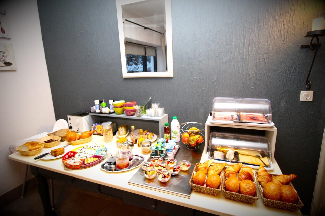 Les Alisiers Hotel Nadrin Buitenkant foto